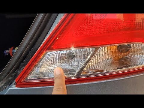 Tiempo de Sustituci&oacute;n del Piloto Trasero de un Coche