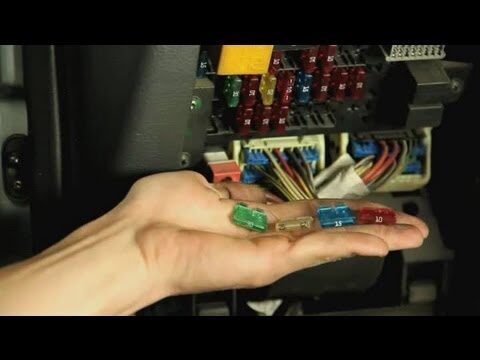 Guía práctica para reemplazar un fusible en el coche