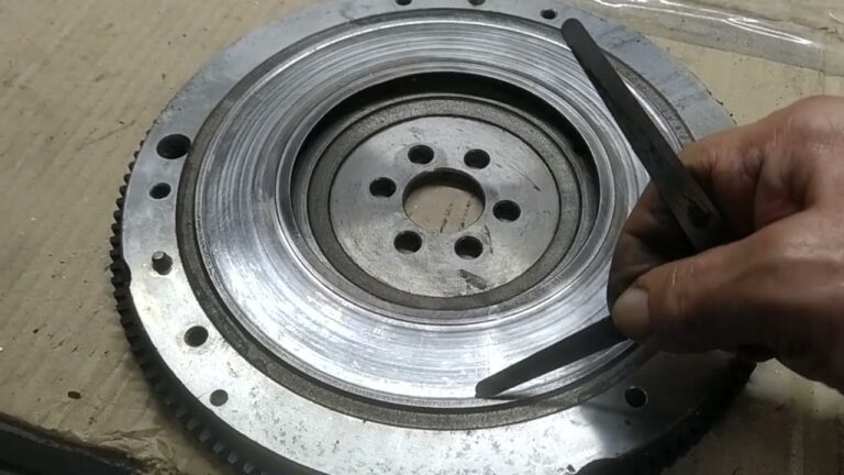 Costo de reparar el volante de inercia del coche